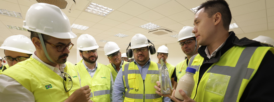 Governo de Minas acompanha chegada dos primeiros insumos à cervejaria Heineken em Passos