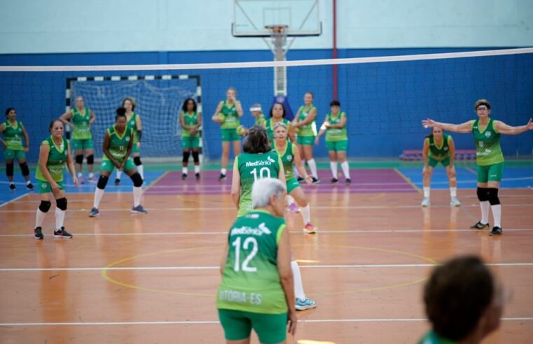 Idosas do Espírito Santo disputam torneio internacional de vôlei adaptado